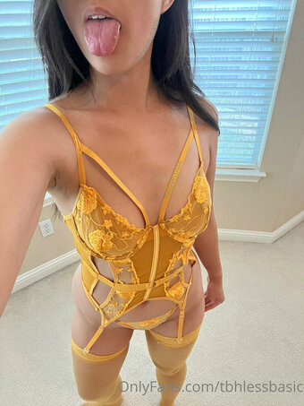 tbhprettybasic / tbhlessbasic Nude Leaks OnlyFans Photo 19