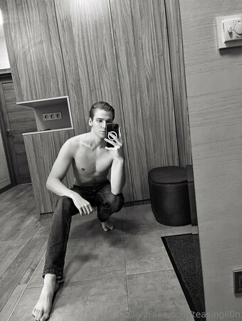 teasingli0n Nude Leaks Photo 1