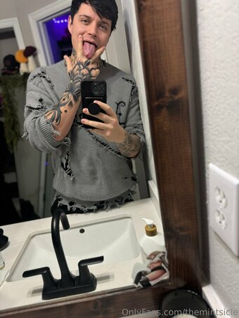 themintsicle Nude Leaks Photo 3