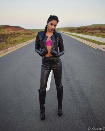 thequeentrish Nude Leaks Photo 18