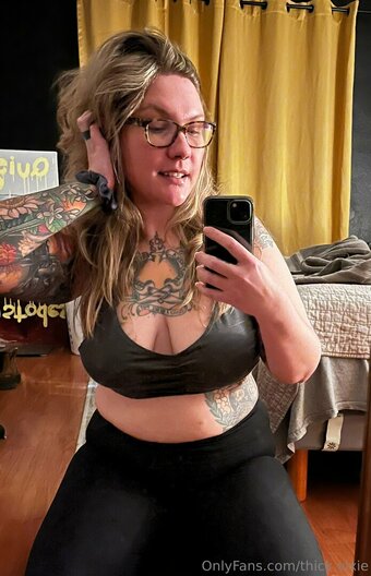 thick.vixie Nude Leaks Photo 21