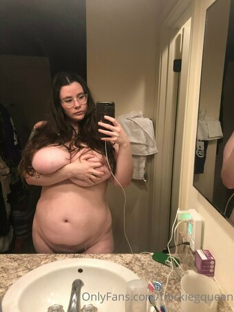 thickiegqueen Nude Leaks Photo 2