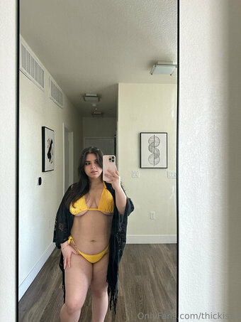 thickisaa Nude Leaks Photo 1