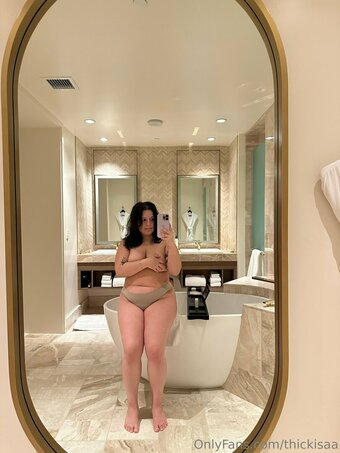 thickisaa Nude Leaks Photo 19