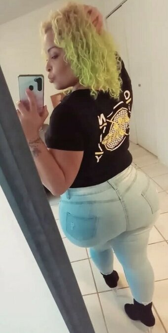 Thickredxx2 Nude Leaks OnlyFans Photo 1