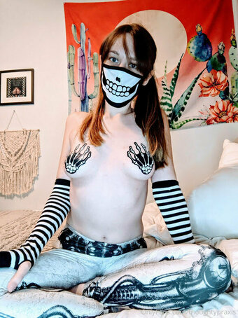 thoughtypraxis Nude Leaks Photo 4