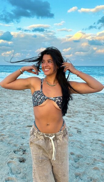 throwsumchlo / chloe maiorana Nude Leaks Photo 1