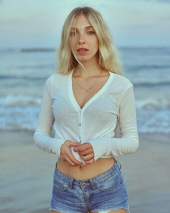 Tiny Miny Mo / Anna Bella / tiny.miny.mo / tiny_miny Nude Leaks OnlyFans Photo 11