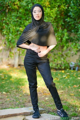 Tiny Muslim Nude Leaks Photo 3