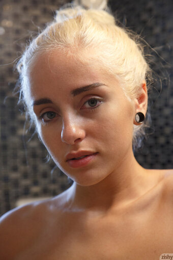 Tiny.naomi Nude Leaks Photo 8
