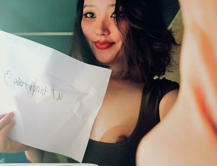 tinybooobs / venus_in_converse Nude Leaks Photo 1