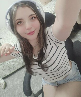 TinyCherry / atinycherry / https: Nude Leaks Photo 2