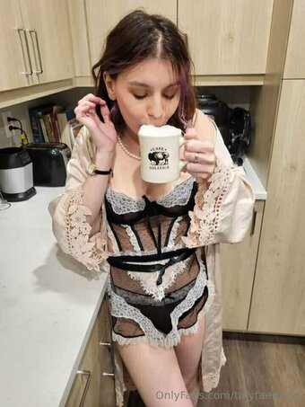 tinyfaerieee Nude Leaks Photo 22