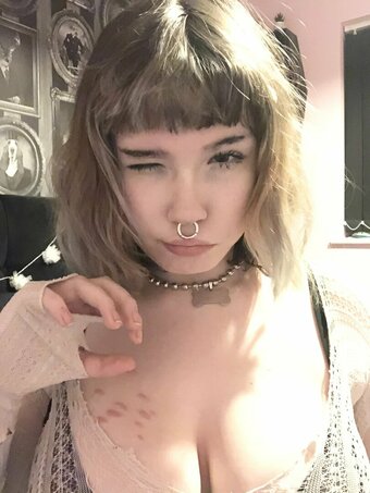 Tinyfawnn / formerlyknownas / tinyfawn Nude Leaks OnlyFans Photo 2