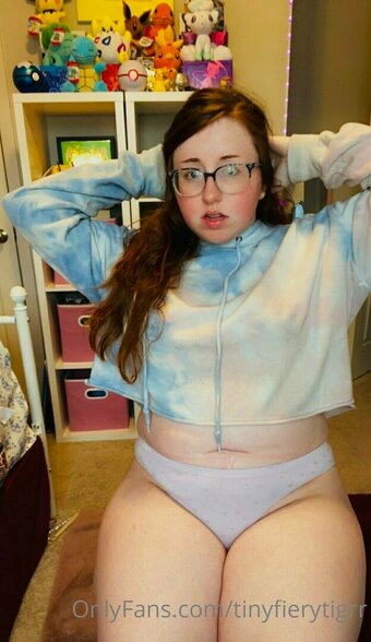 Tinyfierytigrr / Tinyredtiger / tinygingergirl Nude Leaks OnlyFans Photo 9