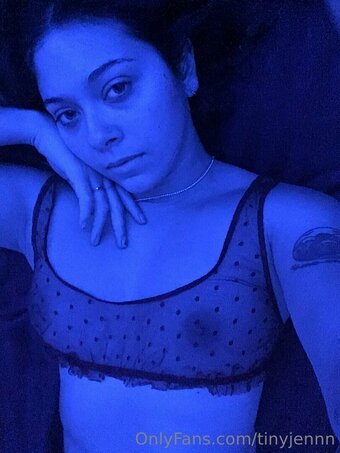 tinyjennn Nude Leaks Photo 9