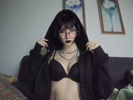 tinyjullesssss / tiny.jullesss Nude Leaks Photo 1