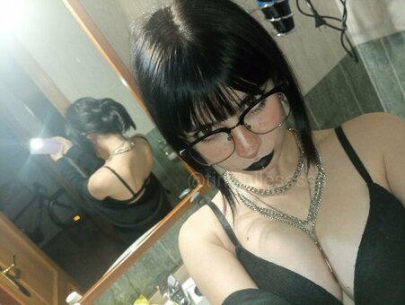 tinyjullesssss / tiny.jullesss Nude Leaks Photo 3