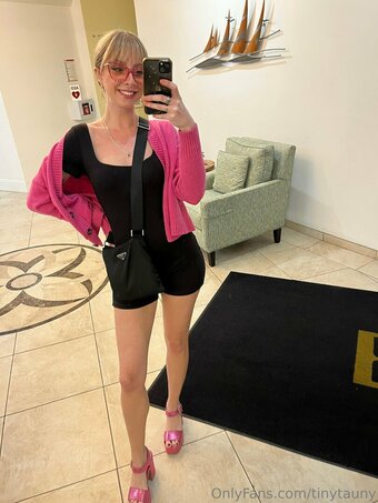 tinytauny Nude Leaks Photo 10