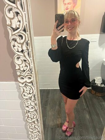 tinytauny Nude Leaks Photo 17
