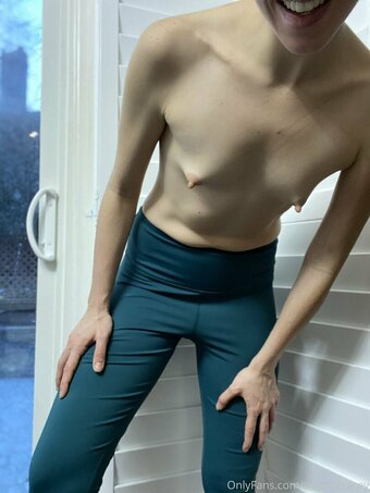 tinytitstracey Nude Leaks Photo 16