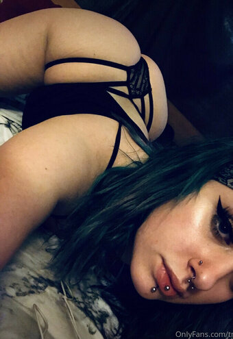Trinityxslaughter / Chayya1ukri / https: Nude Leaks OnlyFans Photo 1