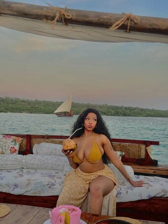 Tsholo Teebaby / Tee baby / tee_baby_official_ Nude Leaks Photo 17