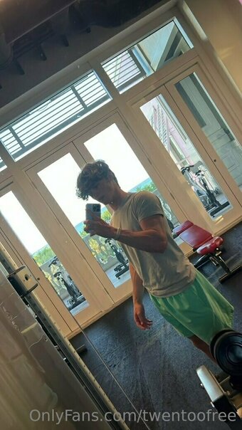 twentoofree Nude Leaks Photo 1