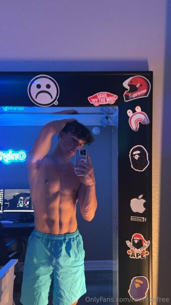 twentoofree Nude Leaks Photo 4