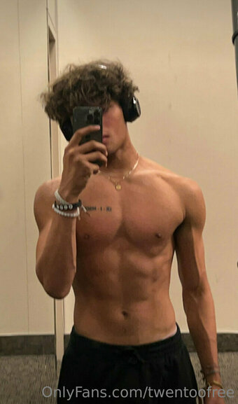 twentoofree Nude Leaks Photo 5