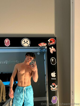 twentoofree Nude Leaks Photo 6