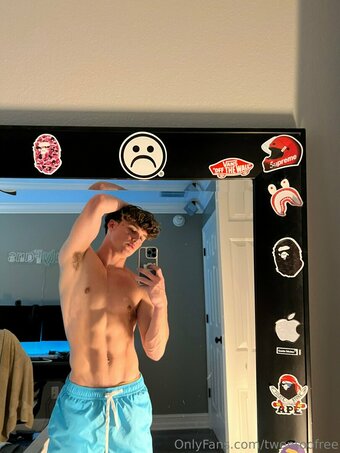 twentoofree Nude Leaks Photo 8