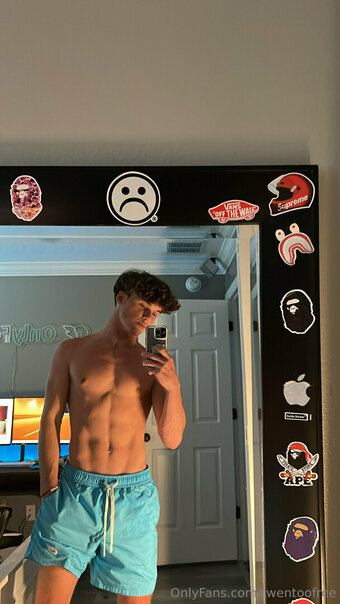 twentoofree Nude Leaks Photo 9