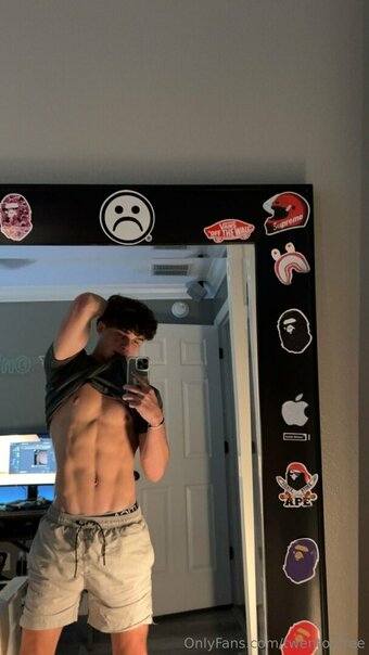 twentoofree Nude Leaks Photo 12