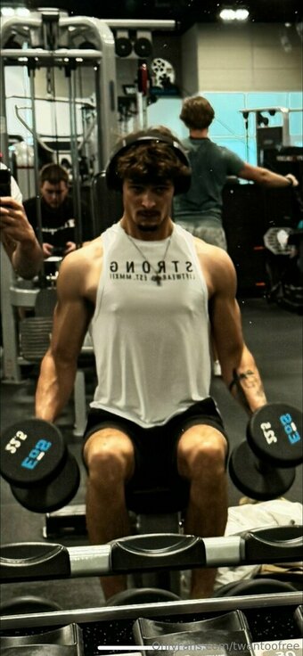 twentoofree Nude Leaks Photo 14