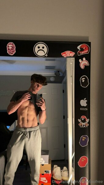 twentoofree Nude Leaks Photo 15