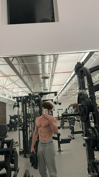 twentoofree Nude Leaks Photo 19