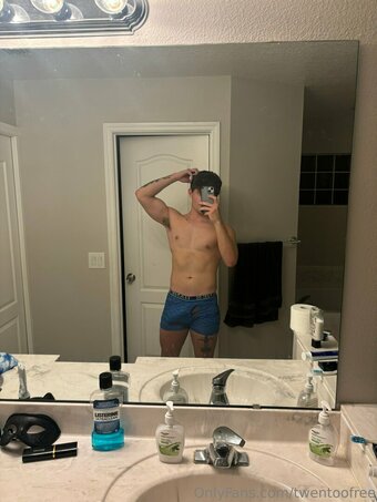 twentoofree Nude Leaks Photo 20