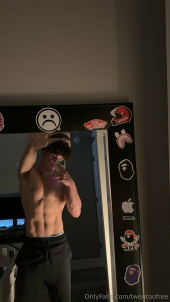 twentoofree Nude Leaks Photo 22