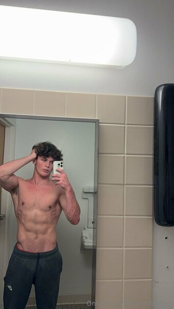 twentoofree Nude Leaks Photo 26