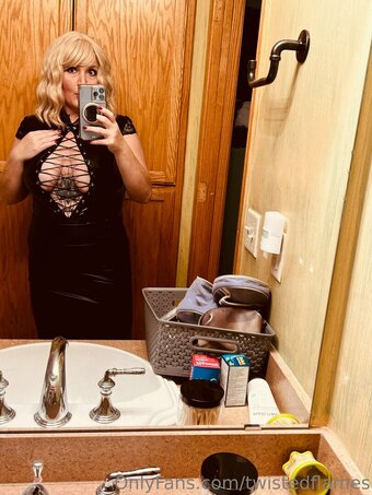 twistedflames Nude Leaks Photo 7