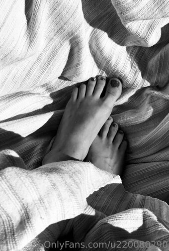 u220080290 Nude Leaks Photo 7