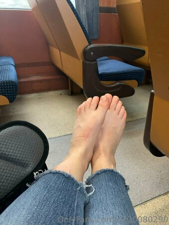 u220080290 Nude Leaks Photo 10