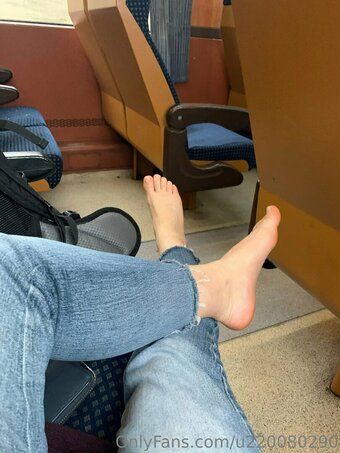 u220080290 Nude Leaks Photo 12