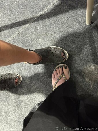 v-secrets Nude Leaks Photo 2