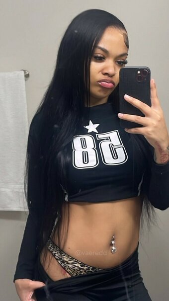 Vaeredd Nude Leaks OnlyFans Photo 2