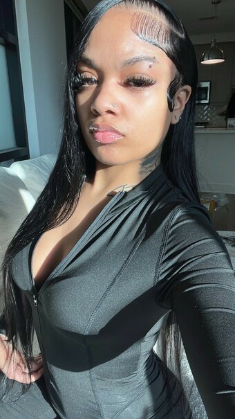 Vaeredd Nude Leaks OnlyFans Photo 5