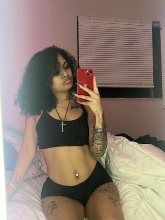 Vaeredd Nude Leaks OnlyFans Photo 6