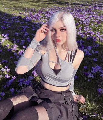 Vahnilly / Lilly Nude Leaks Photo 2