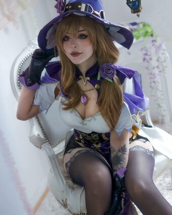 Vahnilly / Lilly Nude Leaks Photo 4